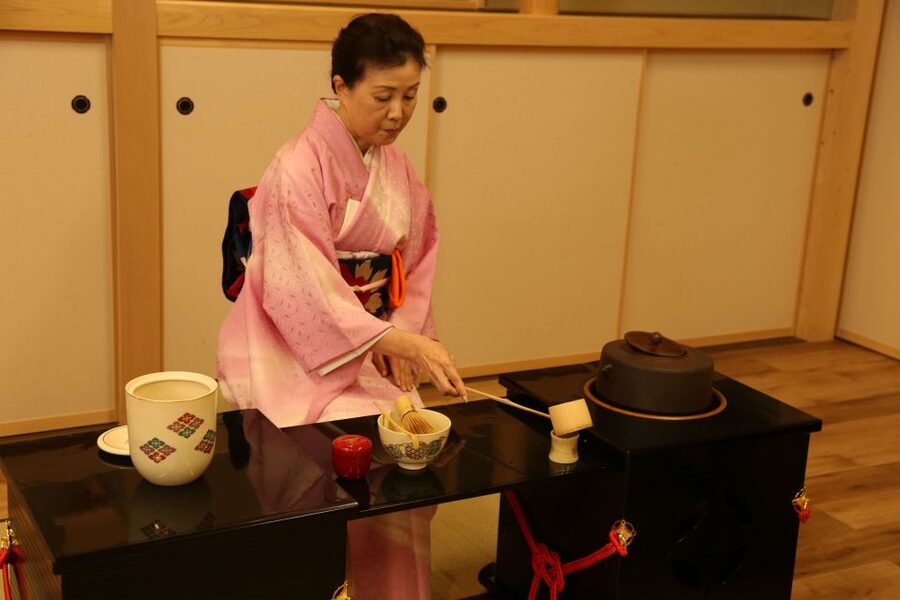 Tokyo: Practicing Zen with a Japanese Tea Ceremony - The first ceremony: watch, taste, and learn the logic