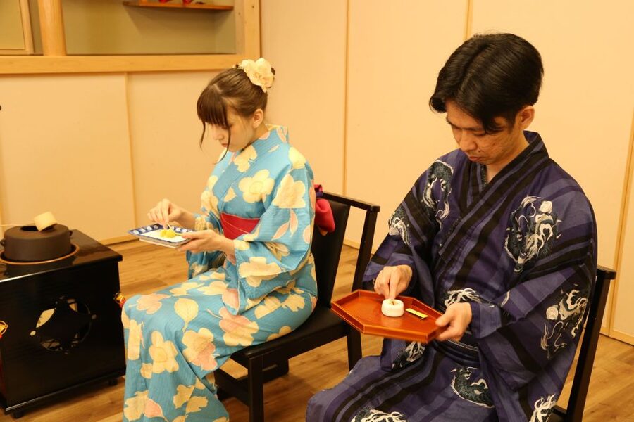 Tokyo: Practicing Zen with a Japanese Tea Ceremony - Comfort in a tea room: floor seating options and how the class is set up