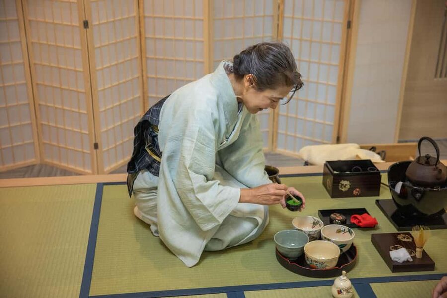 Tokyo: Tea Ceremony Experience in Asakusa - Making your own bowl: the memory you can actually take home