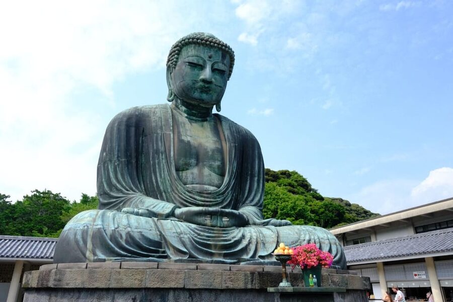Trip to Kamakura & Enoshima: Shrines, Seaside, Temples &Tea - Shirahata Shrine: red gates, bridges, and a koi-feeding ritual