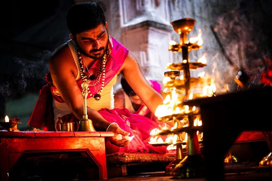 Varanasi: Sunrise Boat Ride with Masala Tea - Arti Ceremony - Arti service and havan on land: why it sets the tone