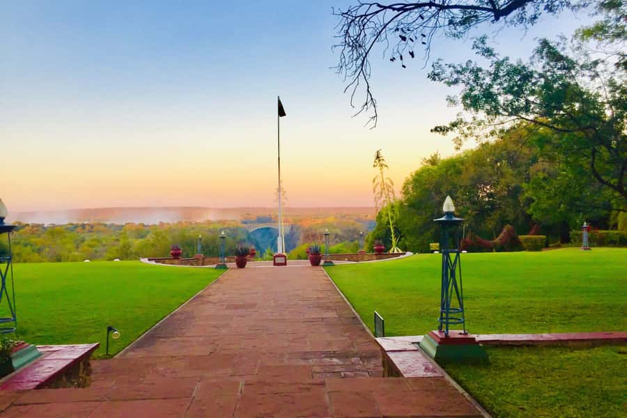 Victoria Falls Guided Tour with High Tea - Why This Victoria Falls Tour Feels Like a Smart Half Day