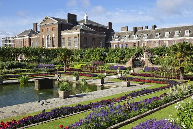 VIP Kensington Palace Gardens Tour & Royal Tea Crown Experience - How the guide experience shapes what you actually remember