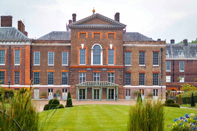 VIP Kensington Palace Gardens Tour & Royal Tea Crown Experience - Kensington Palace: exterior stories vs timed State Apartments access