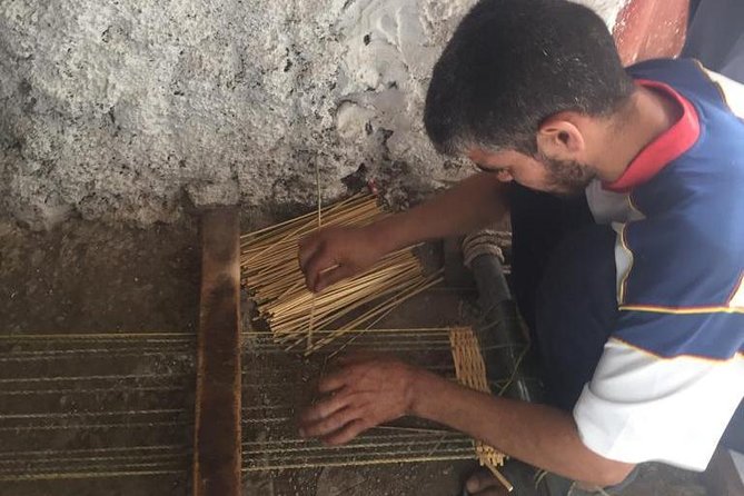 Visit the Oasis & Tea at the basket maker. - Ain el Hajar’s spring oasis: why it feels special