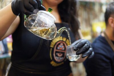 World Teas and Turkish Tea Brewing & Tasting Workshop in Istanbul - Entering the atelier: calm setting, included snacks, and guided questions