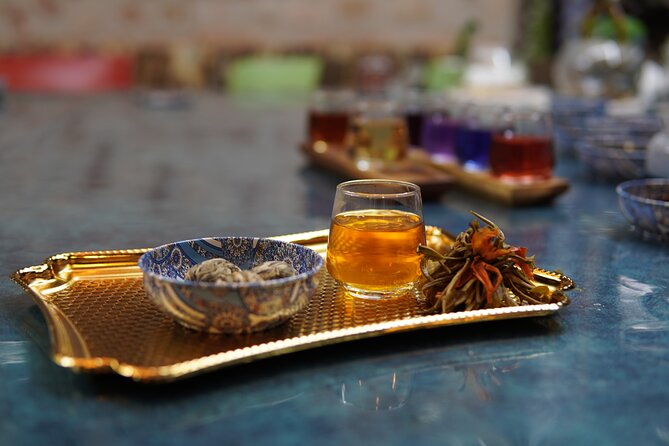 World Teas and Turkish Tea Brewing & Tasting Workshop in Istanbul - Turkish double teapots meet Chinese gaiwan brewing