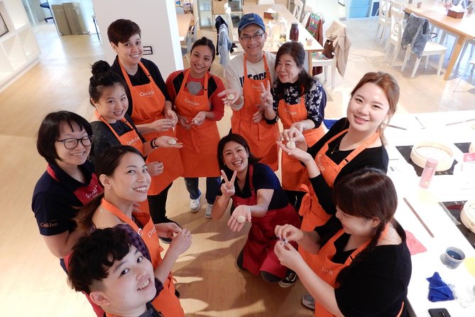 Xiao Long Bao & Boba Tea Cooking Class in Taipei - Bubble milk tea: making the drink, not just ordering it